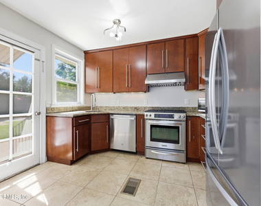 2749 Hendricks Avenue - Photo Thumbnail 10
