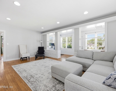 2749 Hendricks Avenue - Photo Thumbnail 3