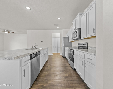 8279 Meadow Walk Lane - Photo Thumbnail 7