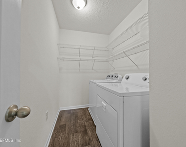 8279 Meadow Walk Lane - Photo Thumbnail 18