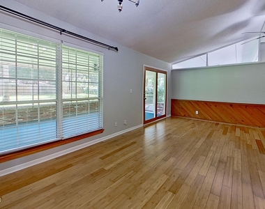 1301 Kings Road - Photo Thumbnail 9