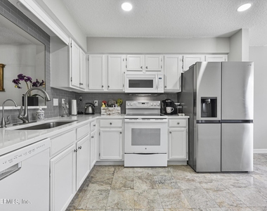 9126 Trevi Circle W - Photo Thumbnail 5