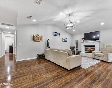 9126 Trevi Circle W - Photo Thumbnail 10