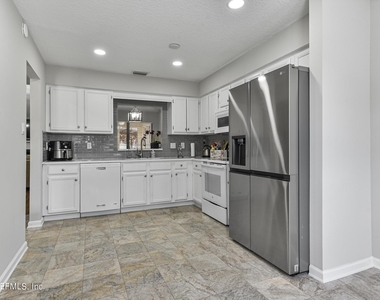 9126 Trevi Circle W - Photo Thumbnail 7