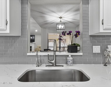 9126 Trevi Circle W - Photo Thumbnail 8