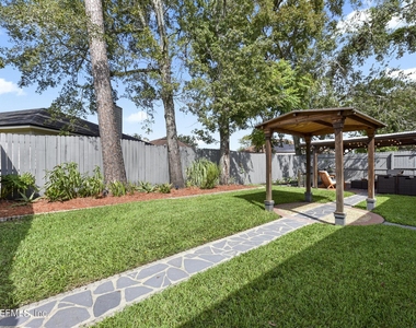 9126 Trevi Circle W - Photo Thumbnail 25