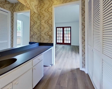 1615 Seminole Road - Photo Thumbnail 13
