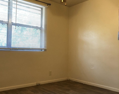 1845 19th Street - Photo Thumbnail 3