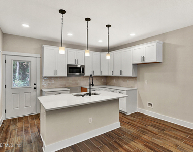 218 E 2nd Street - Photo Thumbnail 18