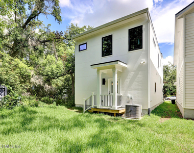 218 E 2nd Street - Photo Thumbnail 3