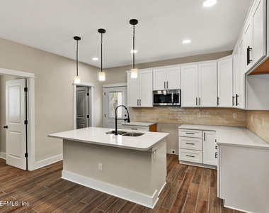 218 E 2nd Street - Photo Thumbnail 6