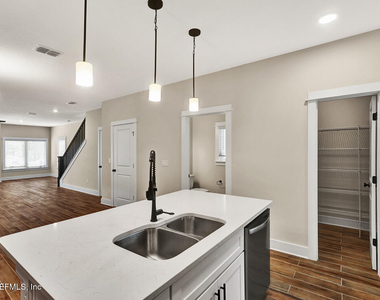 218 E 2nd Street - Photo Thumbnail 16