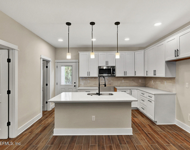 218 E 2nd Street - Photo Thumbnail 17