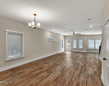 218 E 2nd Street - Photo Thumbnail 20