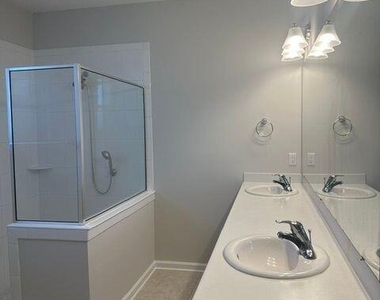 92008 Woodlawn Drive - Photo Thumbnail 12