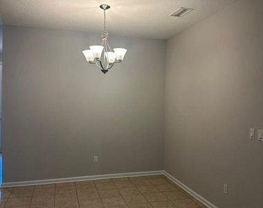 92008 Woodlawn Drive - Photo Thumbnail 6