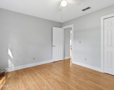 421 Chicopee Court - Photo Thumbnail 8