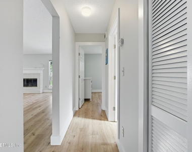 421 Chicopee Court - Photo Thumbnail 12