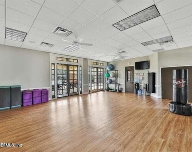 1761 Highland View Drive - Photo Thumbnail 37