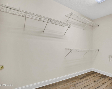 1761 Highland View Drive - Photo Thumbnail 12
