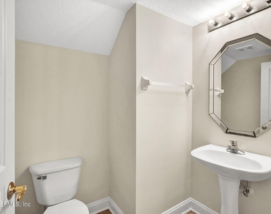 1761 Highland View Drive - Photo Thumbnail 13