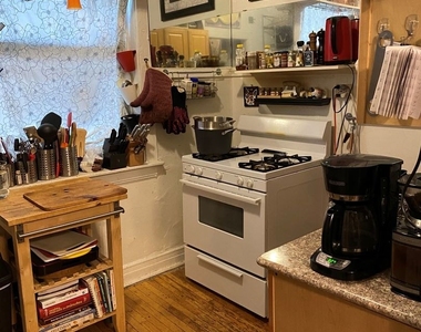 640 W Roscoe Street - Photo Thumbnail 9