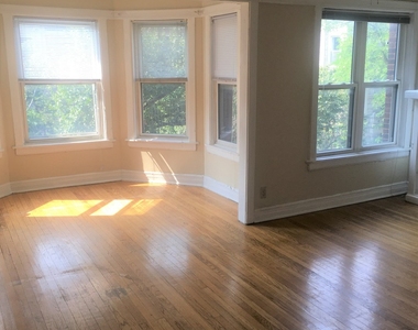 640 W Roscoe Street - Photo Thumbnail 2