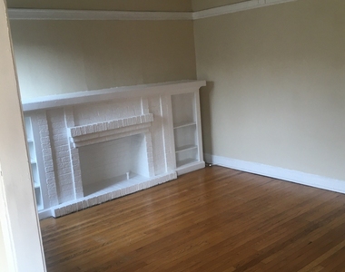 640 W Roscoe Street - Photo Thumbnail 1