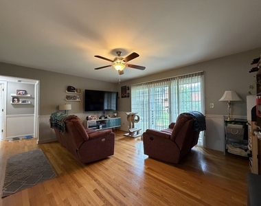 167 E Palatine Road - Photo Thumbnail 3