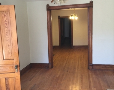 2337 N Bosworth Avenue - Photo Thumbnail 4