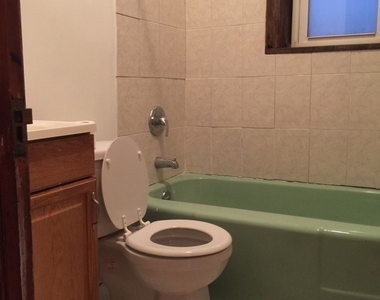 2337 N Bosworth Avenue - Photo Thumbnail 13