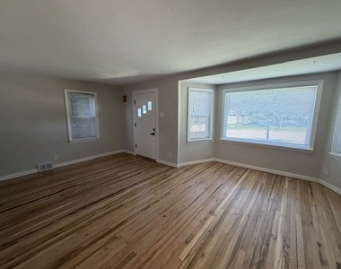 1530 Hill Avenue - Photo Thumbnail 2