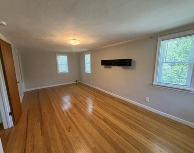 1530 Hill Avenue - Photo Thumbnail 8