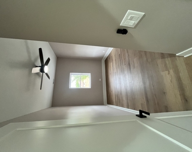 2129 W 18th Place - Photo Thumbnail 10