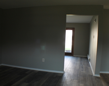 2902 31st Street - Photo Thumbnail 4