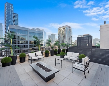 707 N Wells Street - Photo Thumbnail 3