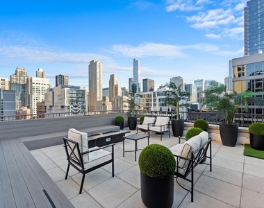 707 N Wells Street - Photo Thumbnail 4