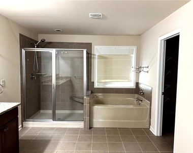 3415 Pointe Vecchio Cir E - Photo Thumbnail 13