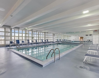 535 N Michigan Avenue - Photo Thumbnail 2