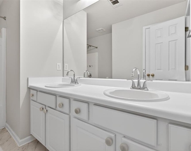 2885ab Stonehenge Court - Photo Thumbnail 32