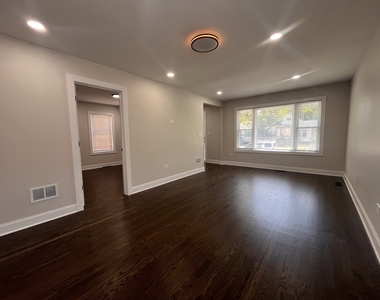 15116 Marshfield Avenue - Photo Thumbnail 4