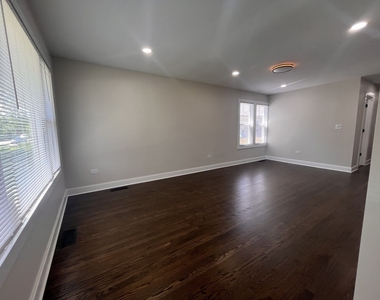 15116 Marshfield Avenue - Photo Thumbnail 2