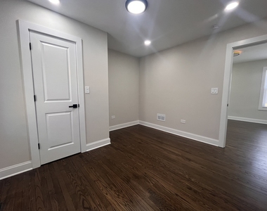 15116 Marshfield Avenue - Photo Thumbnail 5