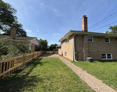 2036 Lake Avenue - Photo Thumbnail 9