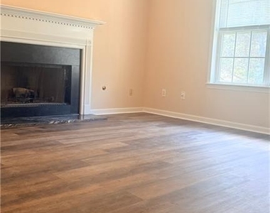 1475 Brookdale Drive - Photo Thumbnail 5