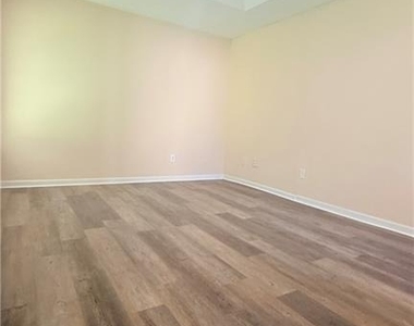 1475 Brookdale Drive - Photo Thumbnail 10