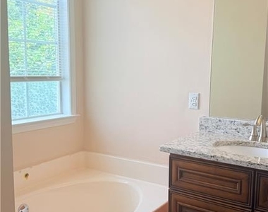 1475 Brookdale Drive - Photo Thumbnail 12