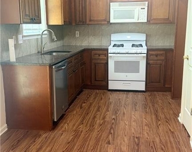 1475 Brookdale Drive - Photo Thumbnail 6