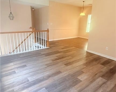 1475 Brookdale Drive - Photo Thumbnail 2