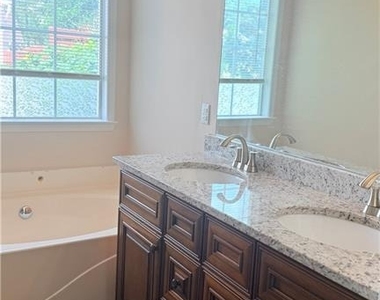 1475 Brookdale Drive - Photo Thumbnail 11